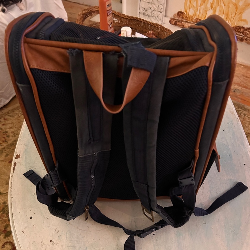 Dog/Cat Backpack and Carrier Large Navy and tan Leather - Picture 3 of 7